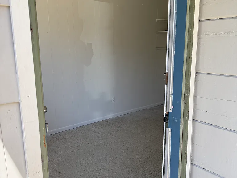889 Jennings Ave — Photo 22