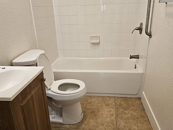 4th image of 538 N G St APT 2