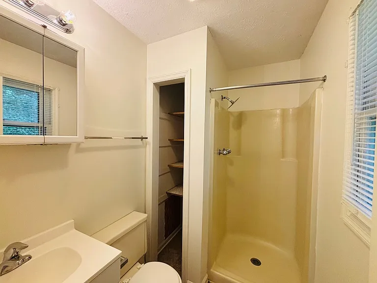 315 Sunset Blvd — Photo 14