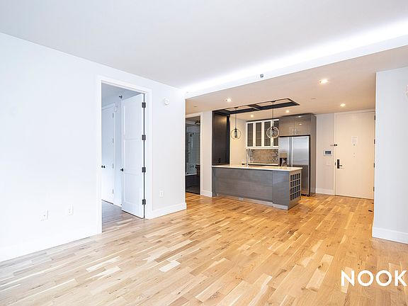 4th image of 670 Pacific St #201