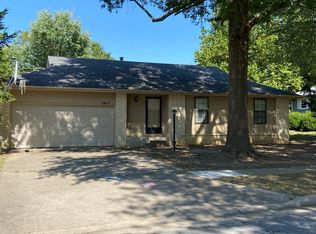 2817 W Katella Ln, Springfield, MO 65807