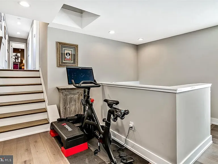 305 Green St — Photo 15