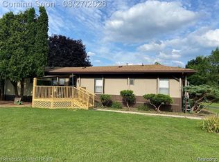 679 Menominee Dr, Howell, MI 48843