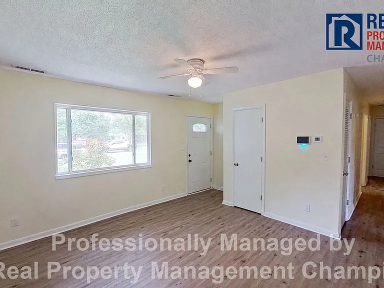 101 N Glen Ct — Photo 3