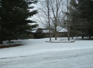 9102 Lake Crest Dr, Whitmore Lake, MI 48189