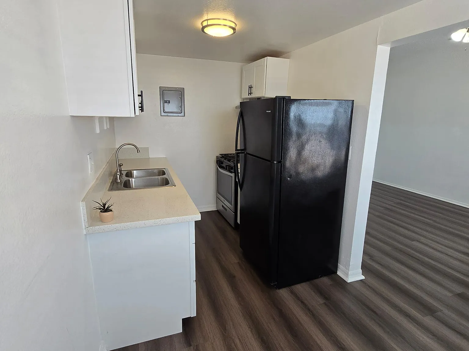 Studio, 500 sqft, $1,400 — Photo 3