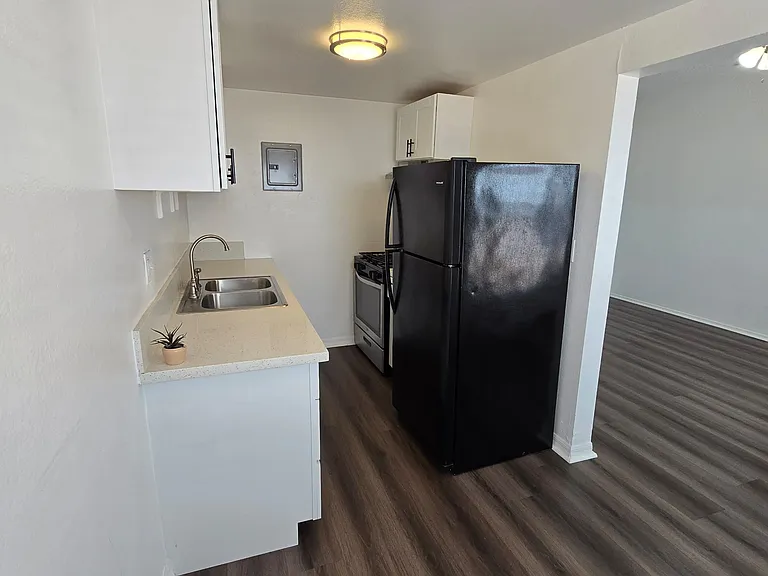 4234 Montclair St — Photo 3
