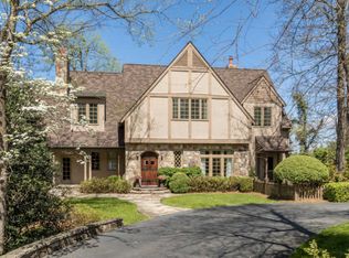 620 W Brow Rd, Lookout Mountain, TN 37350