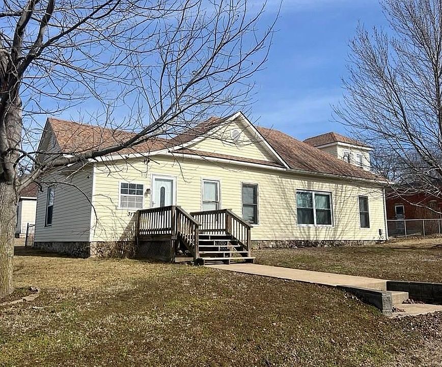 1st image of 317 W 12th St