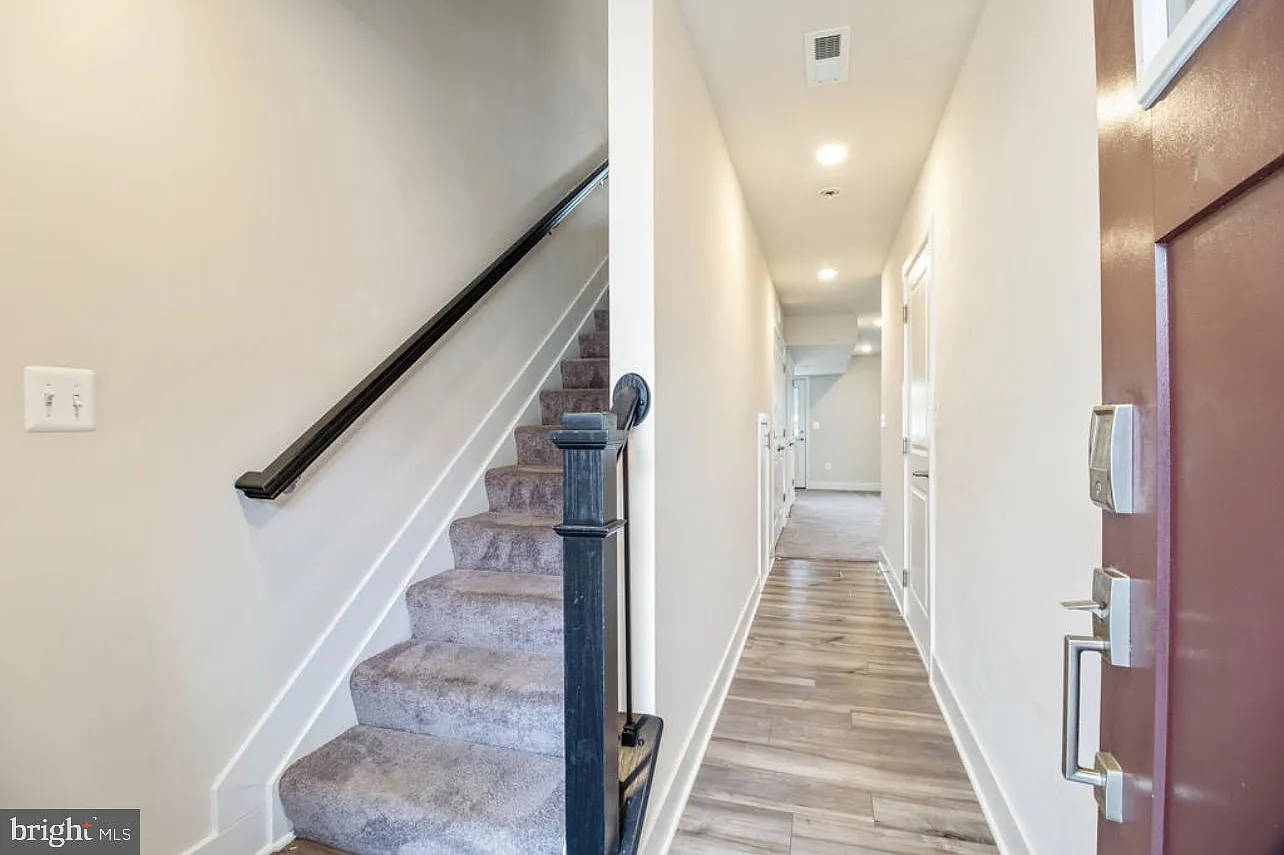 3 bed, 5.0 bath, 2496 sqft, $3,400 — Photo 2