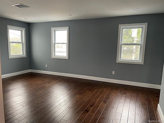 3rd image of 11 Covert Street