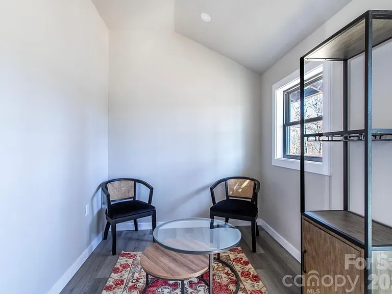 401 Weaver Creek Rd — Photo 11