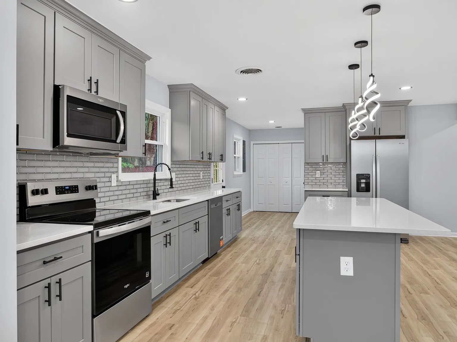 5 bed, 2513 sqft, $3,800 — Photo 3