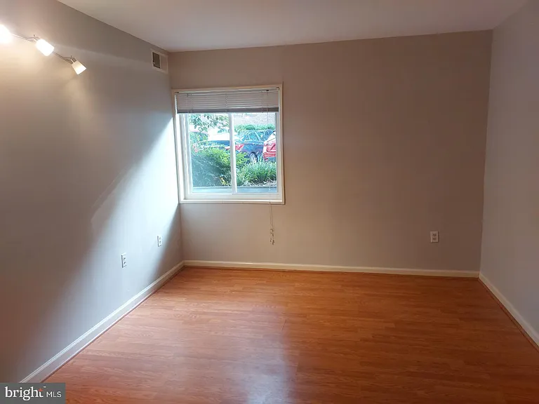 1523 Northgate Sq #1523-1B — Photo 6