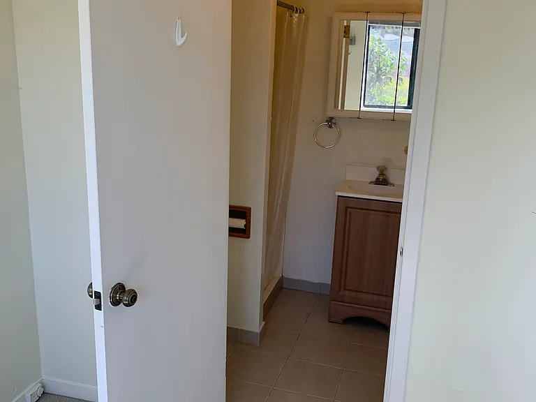 127 Cottage Ave #D — Photo 7