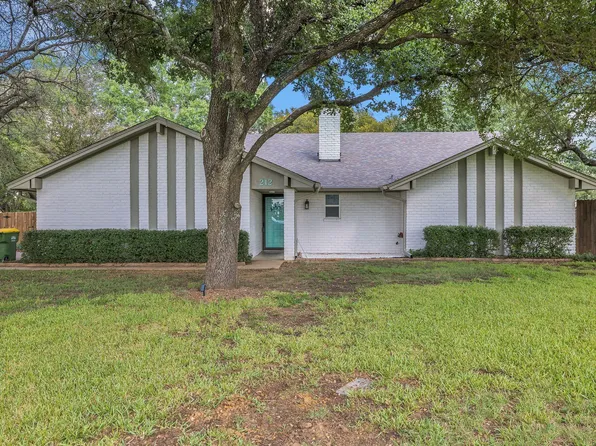 212 Gatewood Cir E, Burleson, TX 76028