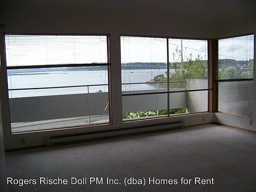 2nd image of 1031 SE Maylor St
