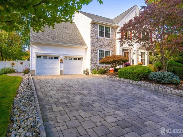 12 Larkspur Dr, Dayton, NJ 08810