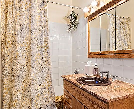 5th image of 406 W 46th St APT 5B