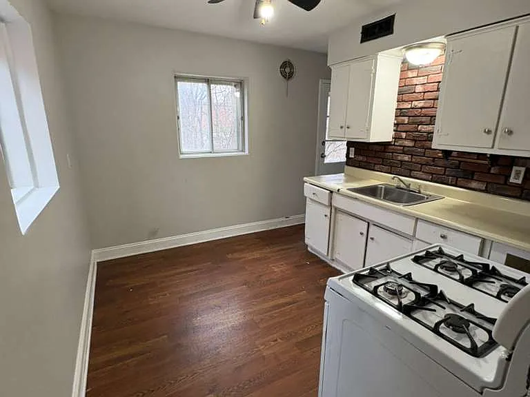 199 Dalepark Dr #10 — Photo 5