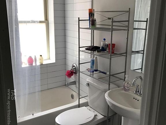 4th image of 925 W Carmen Ave APT 4G