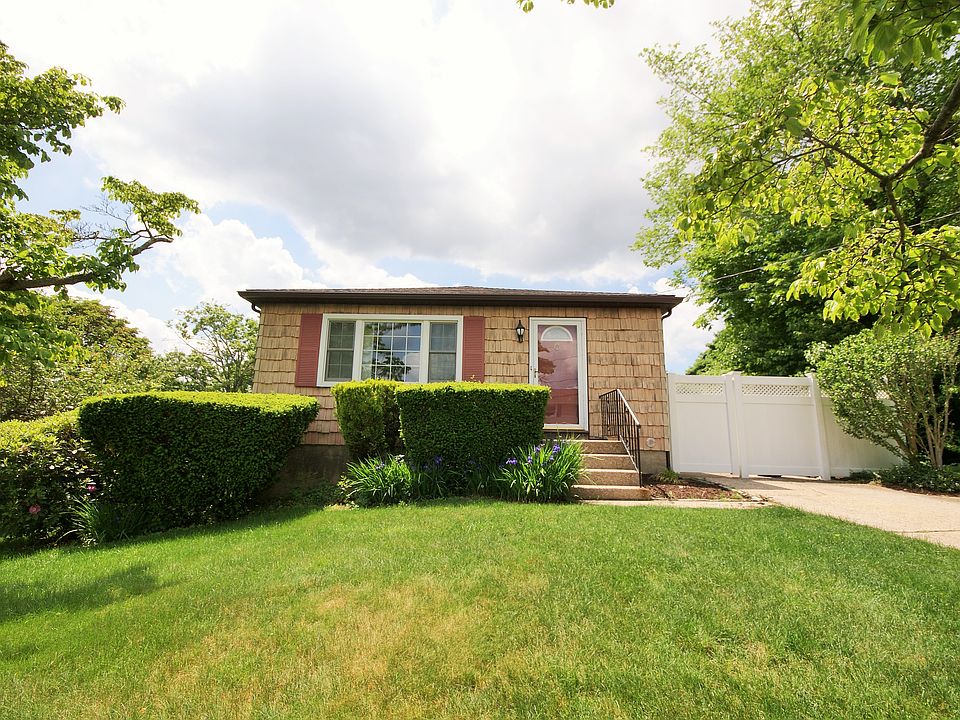 1st image of 6 Oneida Ave