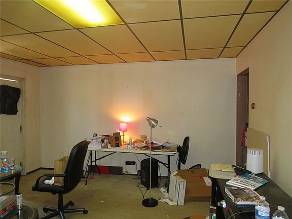 4th image of 1009 Chartiers Ave