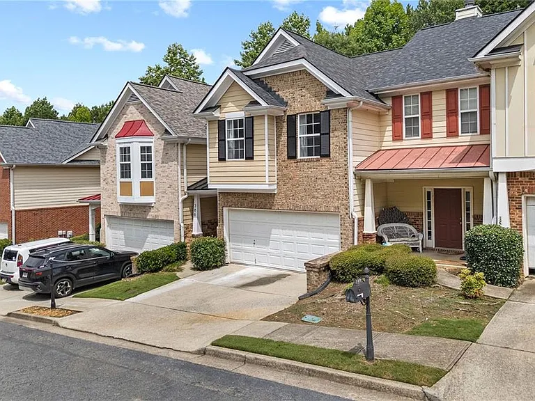 386 Creek Manor Way — Photo 3