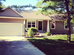 526 Aue Rd, Norton Shores, MI 49441