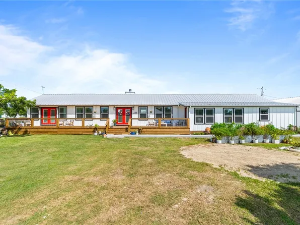202 N Hynes St, Austwell, TX 77950
