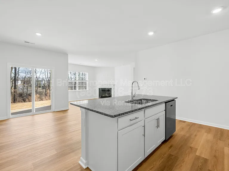 1312 Secrest Commons Dr — Photo 11