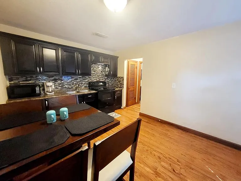 1546 Locust St — Photo 13