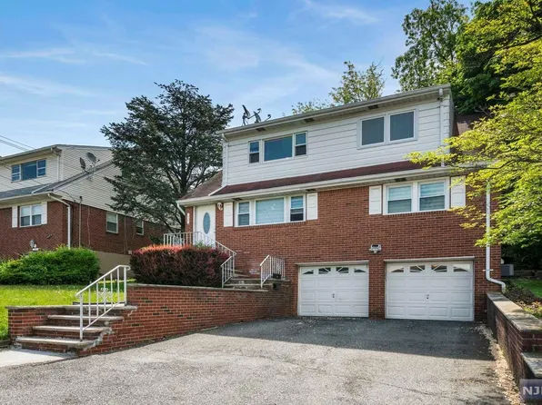 456 9th St, Palisades Park, NJ 07650