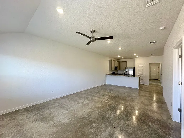 905 Cherry Laurel Ln — Photo 21