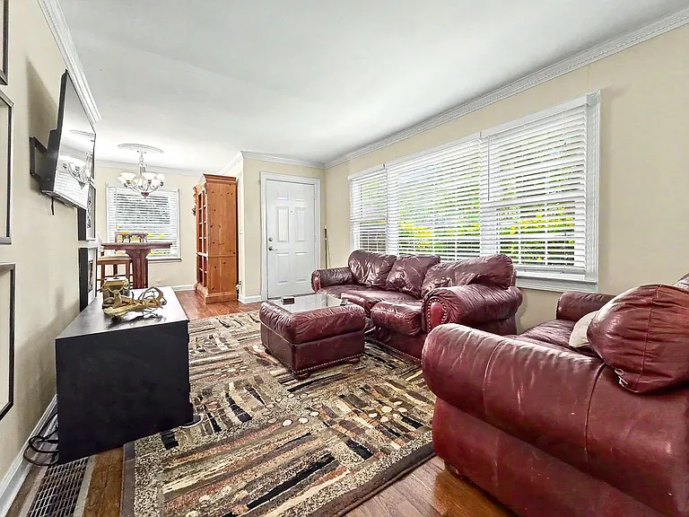 1804 Sumter St NW — Photo 7