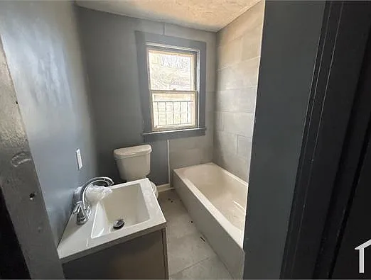 1372 Orgill Ave #3 — Photo 4