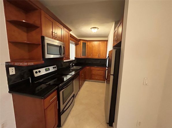 2880 Pine Tree Dr APT 9