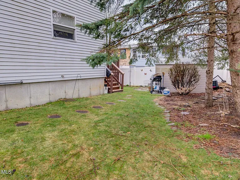 32 Richmond St #2 — Photo 4