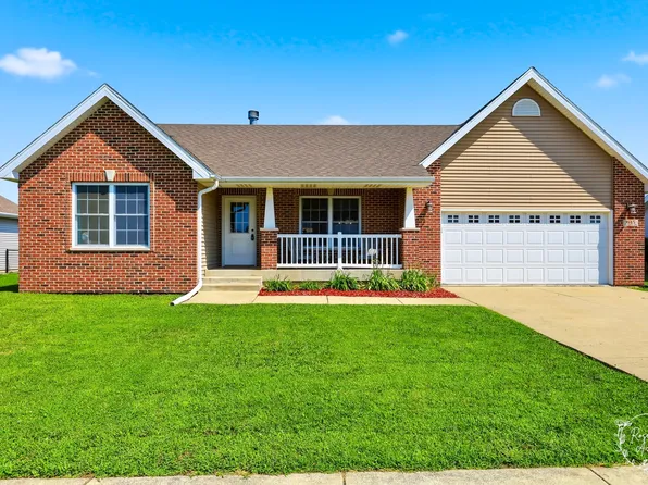 645 School Dr, Bourbonnais, IL 60914