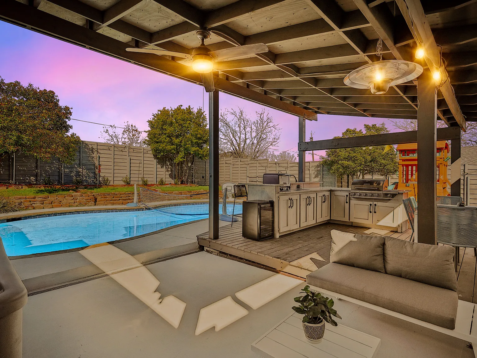 5 bed, 1990 sqft, $5,125 — Photo 1