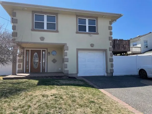 733 Shore Walk, Lindenhurst, NY 11757