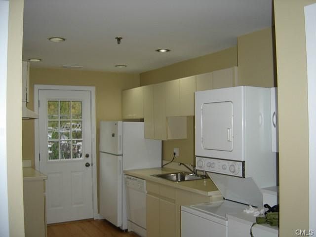 2nd image of 341 Main St APT 3