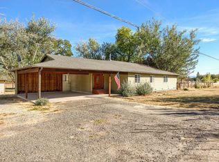 220 Greenleaf Dr, Eagle Point, OR 97524