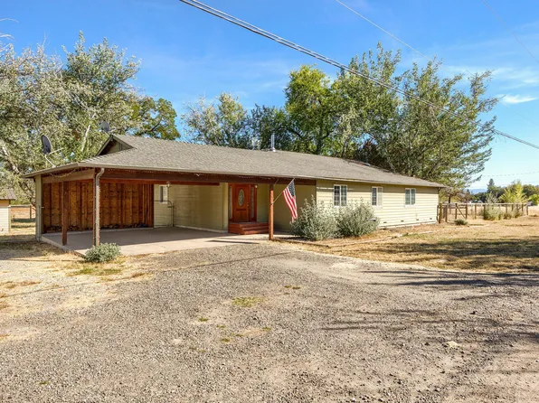 220 Greenleaf Dr, Eagle Point, OR 97524