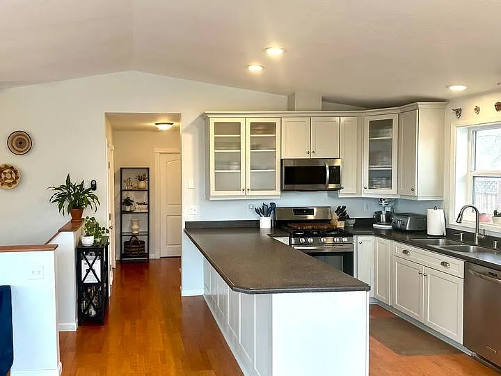 Lee Drive — Photo 1