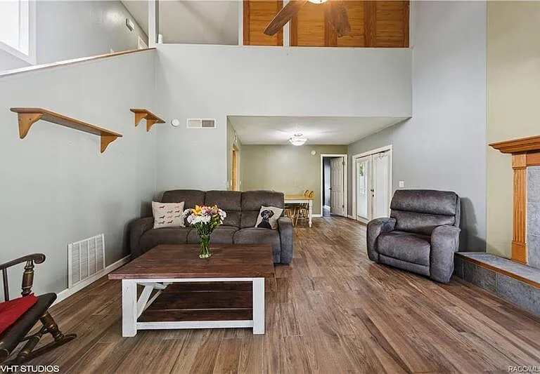 4907 Country Aire Ln — Photo 3