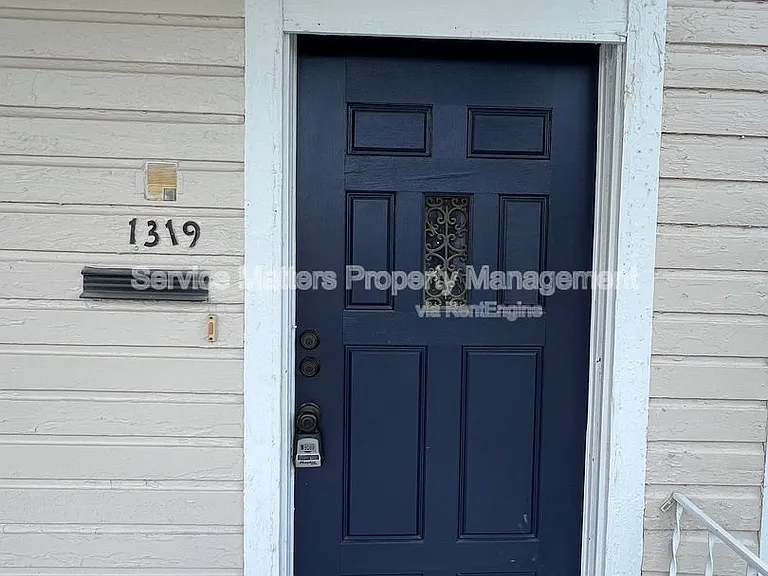 1319 W Jackson St — Photo 3