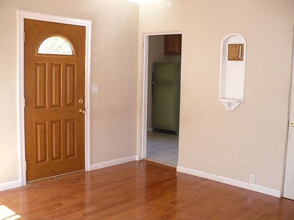 3rd image of 2222 Poplar Ave