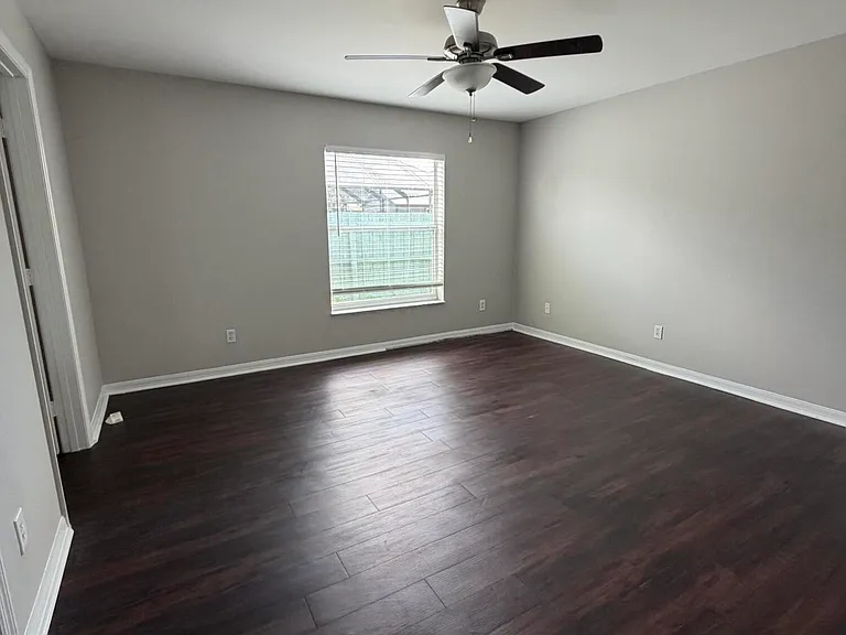 581 NW Goldcoast Ave — Photo 12