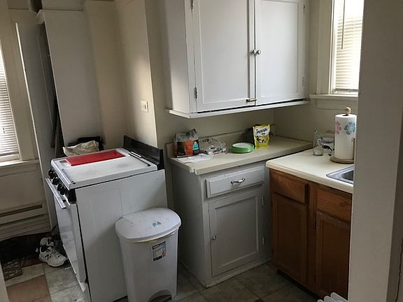 3rd image of 918 Green Bay Rd APT 2F